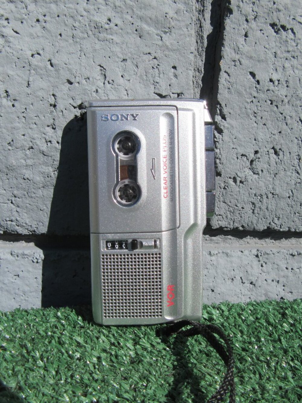 Sony V-O-R Microcassette Audio Recorder M-670V *For Parts*